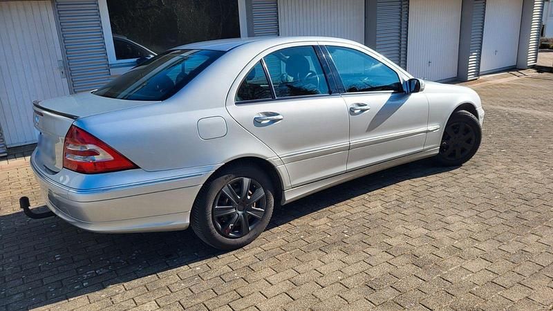 Gebraucht Mercedes C180 Elegance 143 PS (105 kW) 2005 Limousine