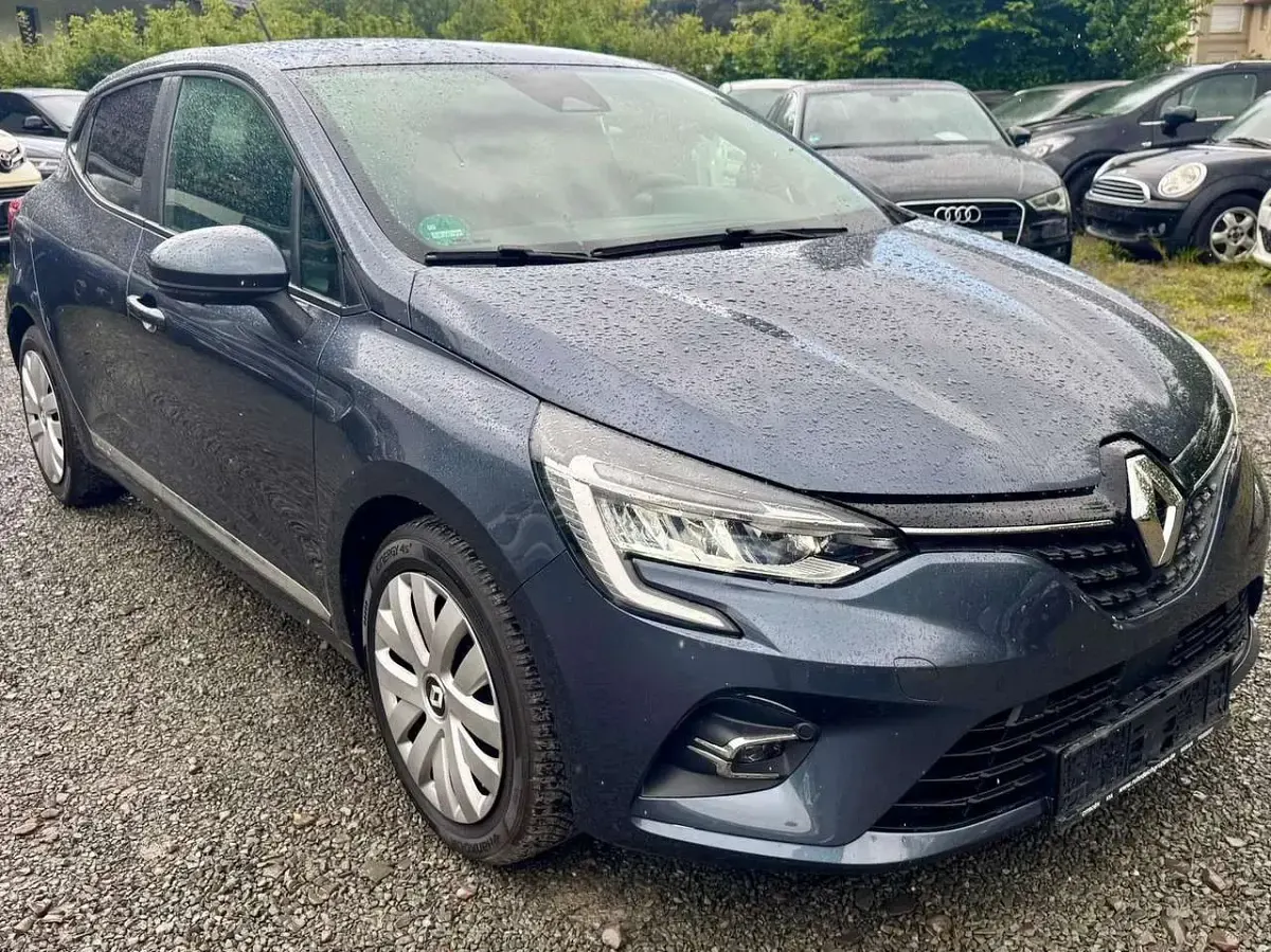 Używany Renault Clio V Experience 101 KM (74 kW) 2021 Szary Hatchback