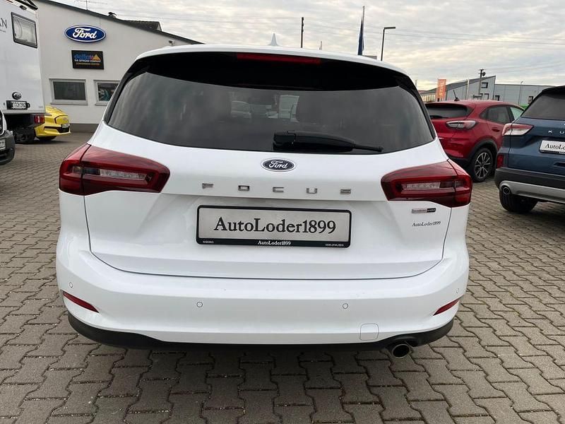 Gebraucht Ford Focus Titanium 125 PS (91 kW) 2022 Weiß Limousine