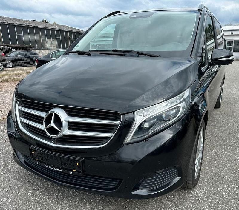 Schwarz Gebraucht 2015 Mercedes V250 Avantgarde Van / Kleinbus | 28.900 € (Fairer Preis) - Bild 1/3