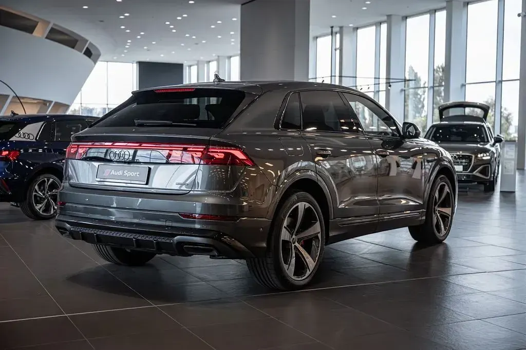 Neu Audi Q8 Sport 394 PS (289 kW) 2026 Grau SUV