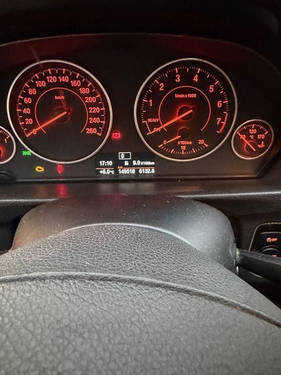 Gebraucht BMW 320 Sport Line 184 PS (135 kW) 2012 Weiß Limousine