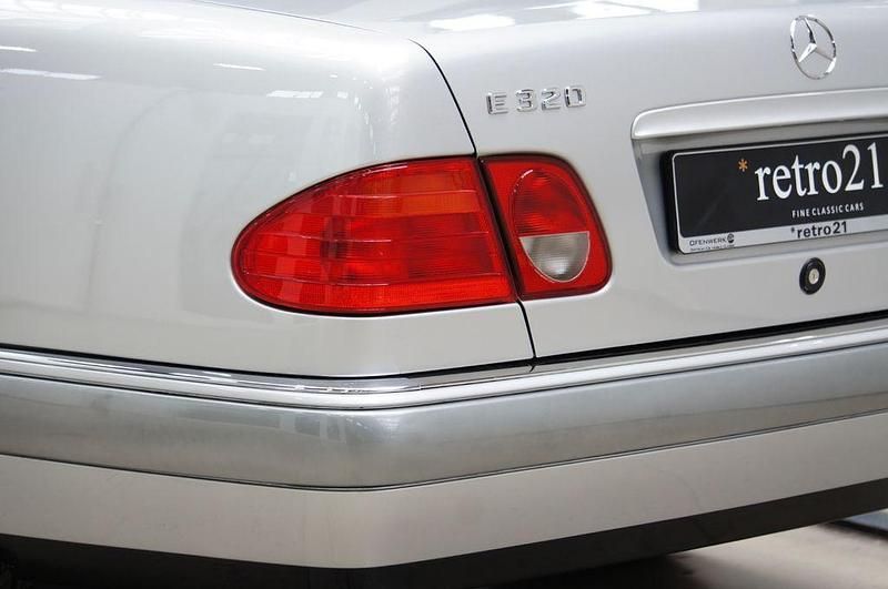 Gebraucht Mercedes E320 Elegance 220 PS (161 kW) 1995 Silber Limousine