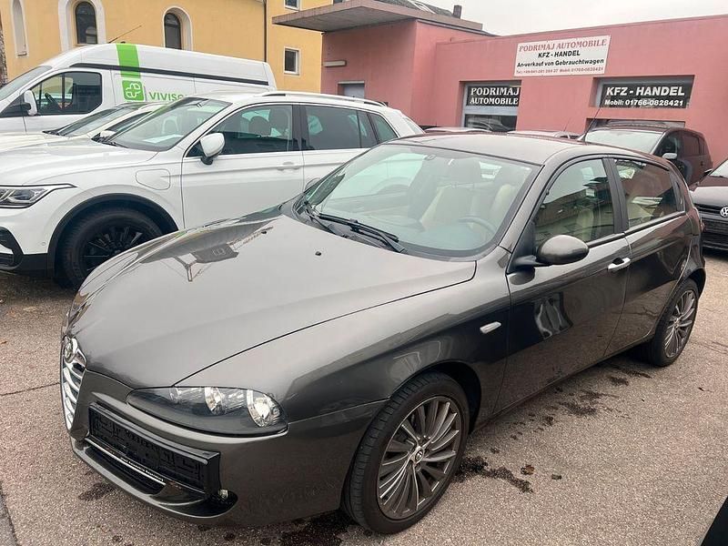 Grau Gebraucht 2008 Alfa Romeo 147 Impression Kleinwagen | 1.650 € (Superpreis) - Bild 1/4