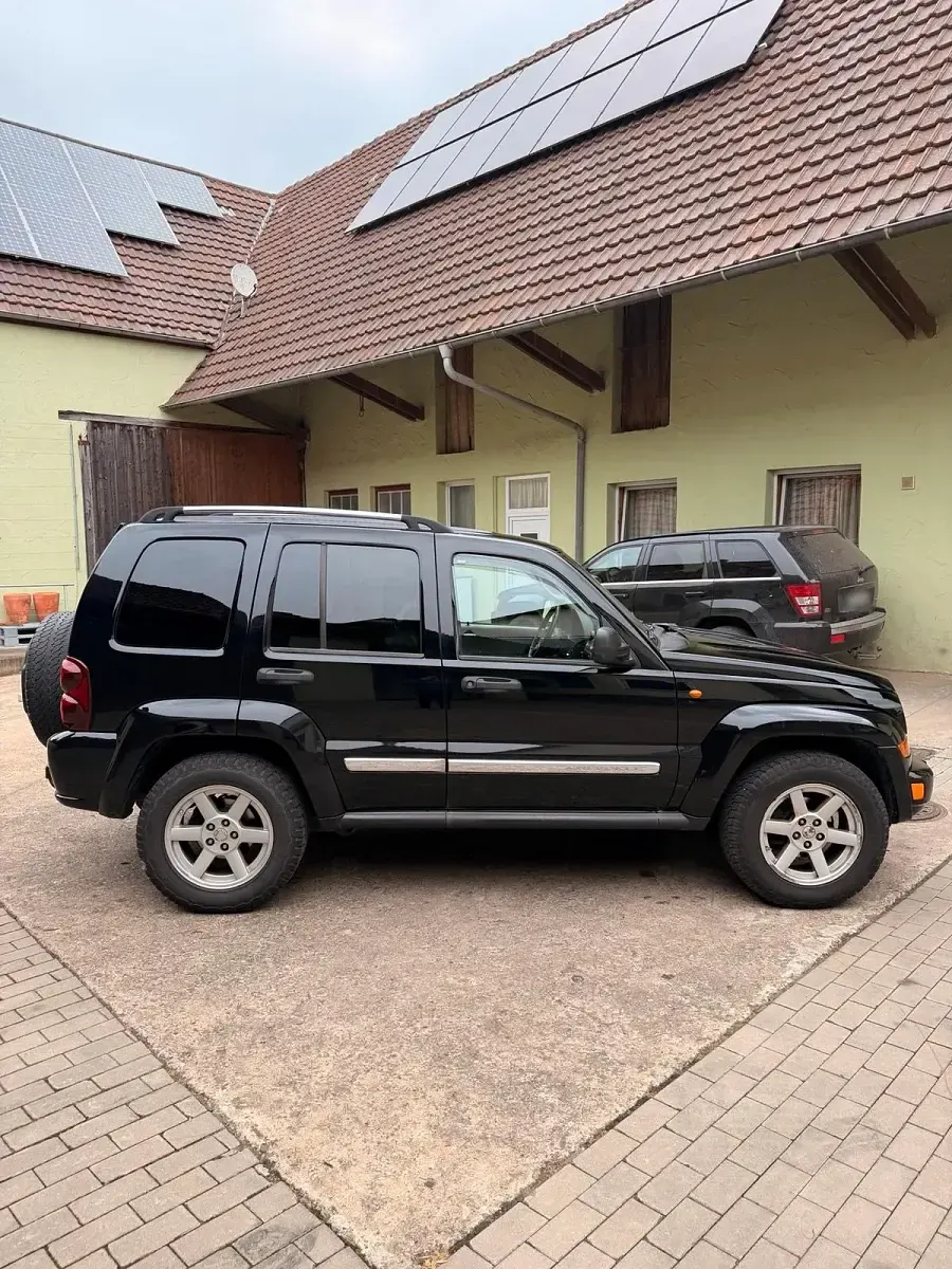 Gebraucht Jeep Cherokee 163 PS (119 kW) 2006 Schwarz SUV