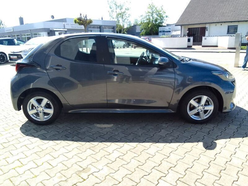 Gebraucht Toyota Yaris Hybrid Comfort 116 PS (85 kW) 2022 Braun metallic Kleinwagen