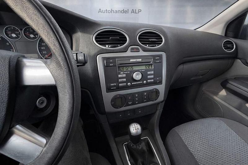 Second-hand Ford Focus Fun X 101 CP (74 kW) 2007 Argintiu Berlinǎ