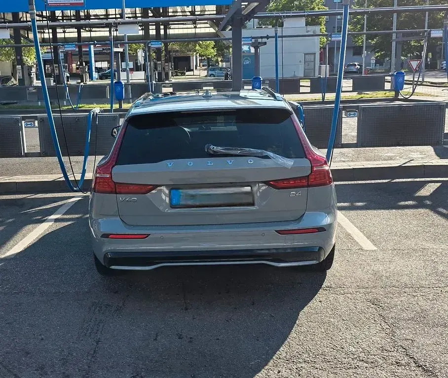 Gebraucht Volvo V60 Plus 197 PS (144 kW) 2024 Grau Kombi