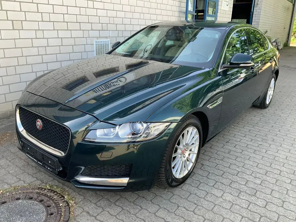 Gebraucht Jaguar XF Prestige 179 PS (131 kW) 2017 Grün Limousine