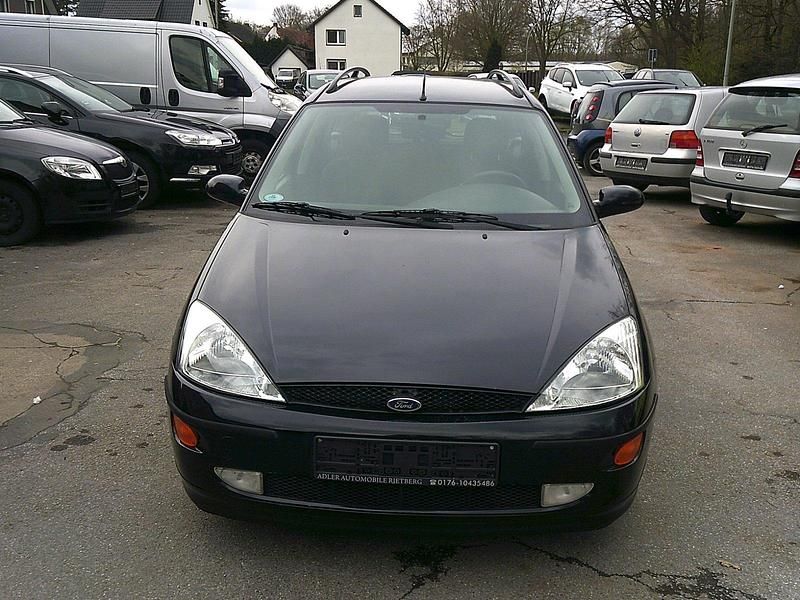Gebraucht Ford Focus Basis 90 PS (66 kW) 2000 Schwarz Kombi