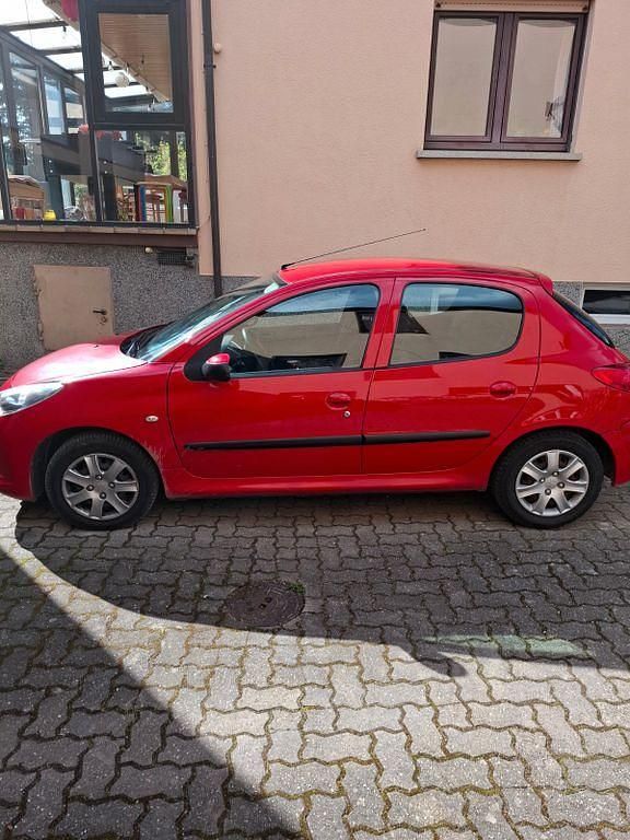Gebraucht Peugeot 206 68 PS (50 kW) 2009 Rot Limousine