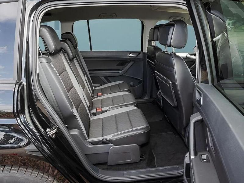 Gebraucht VW Touran 150 PS (110 kW) 2025 Schwarz Van / Kleinbus