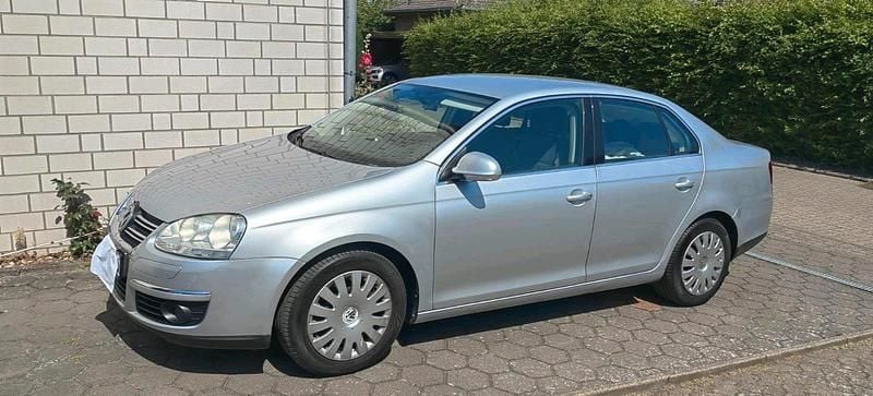 Silber Gebraucht 2006 VW Jetta Limousine | 3.800 € (Etwas zu teuer) - Bild 1/4