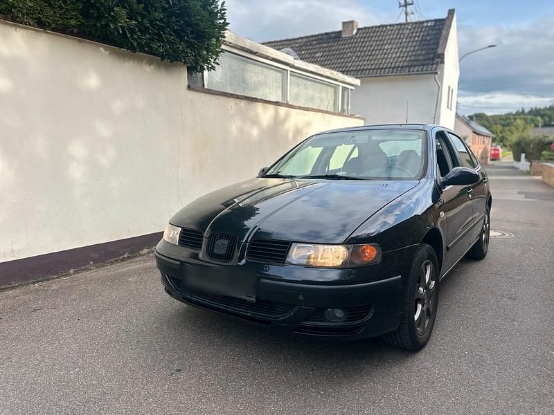 Schwarz Gebraucht 2005 Seat Leon Cabrio | 1.450 € - Bild 1/4