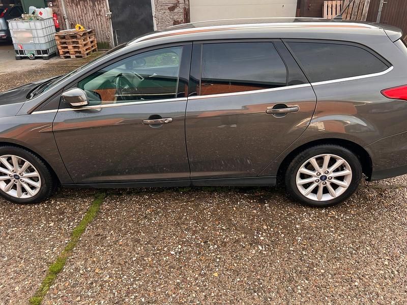 Gebraucht Ford Focus 182 PS (133 kW) 2018 Grau Kombi