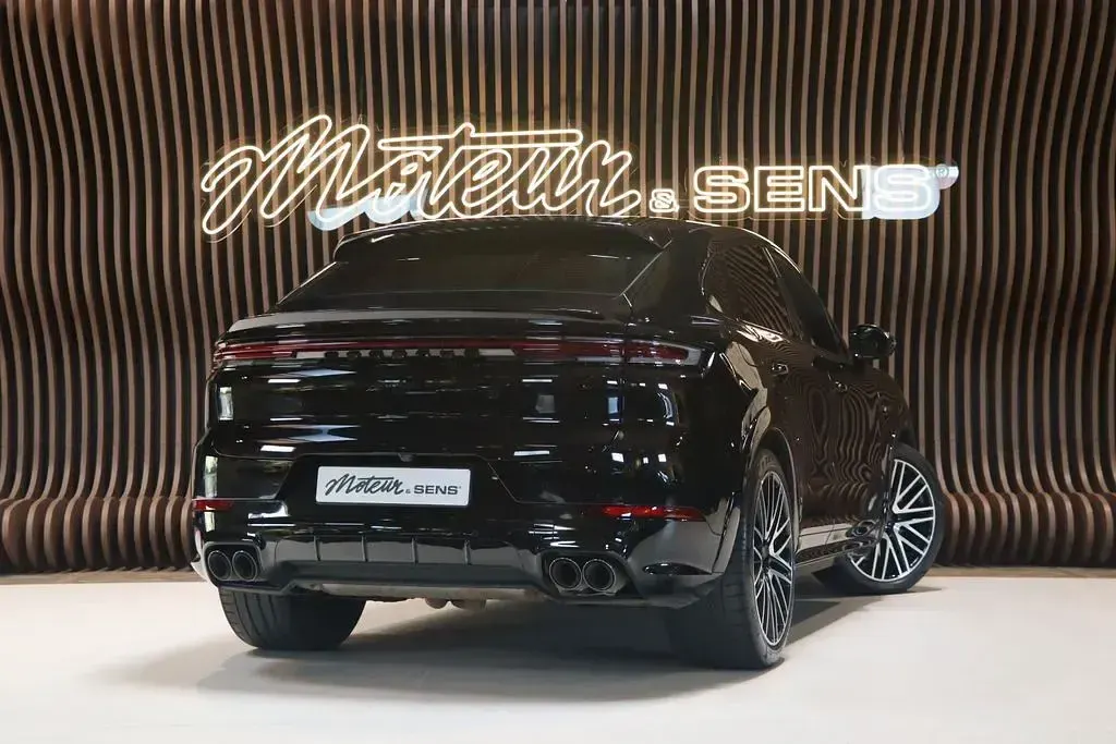 Gebraucht Porsche Cayenne Turbo E-Hybrid 740 PS (544 kW) 2024 Schwarz SUV