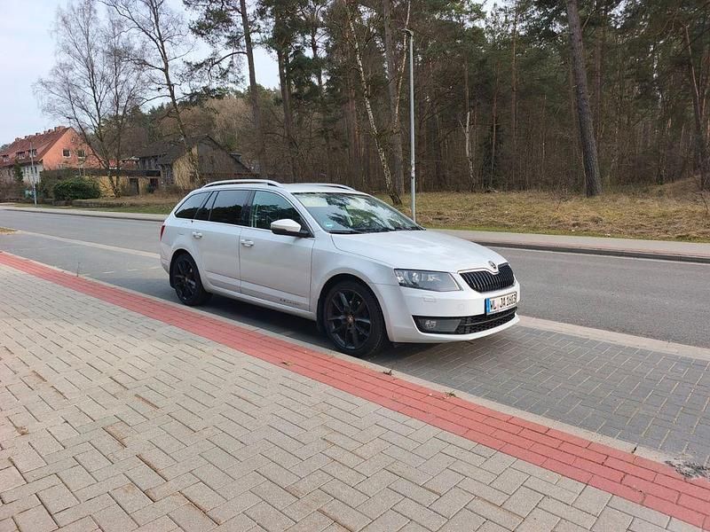 Gebraucht Skoda Octavia Style 150 PS (110 kW) 2016 Weiß Kleinwagen