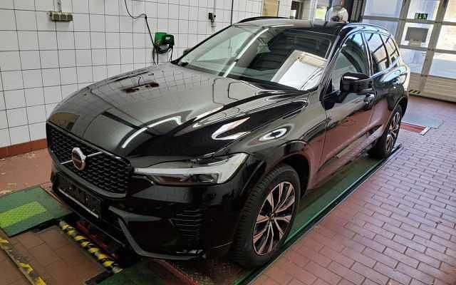 Gebraucht Volvo XC60 Plus 197 PS (144 kW) 2024 Onyx black / metallic SUV