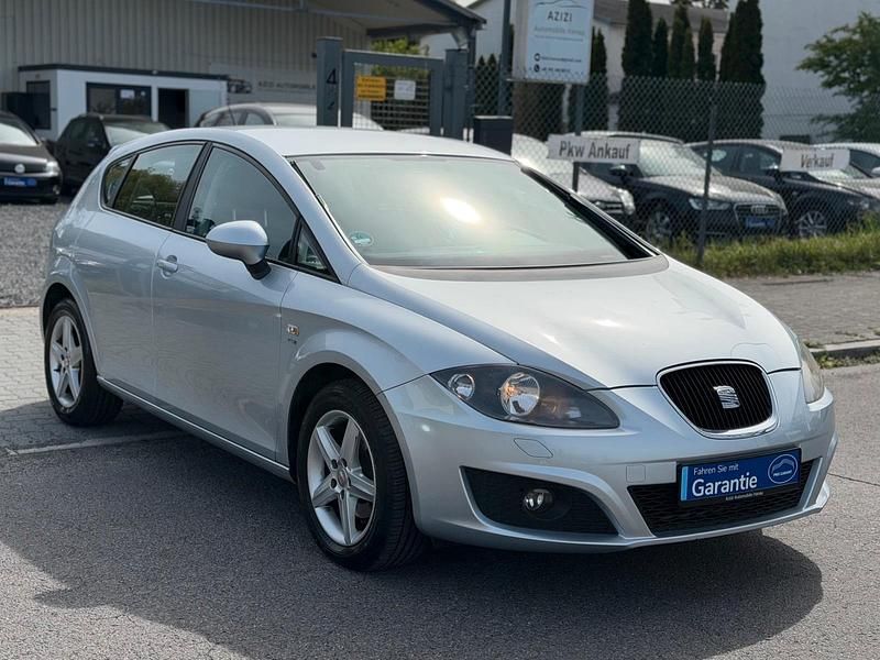 Usata Seat Leon Style 105 CV (77 kW) 2011 Argento Utilitaria