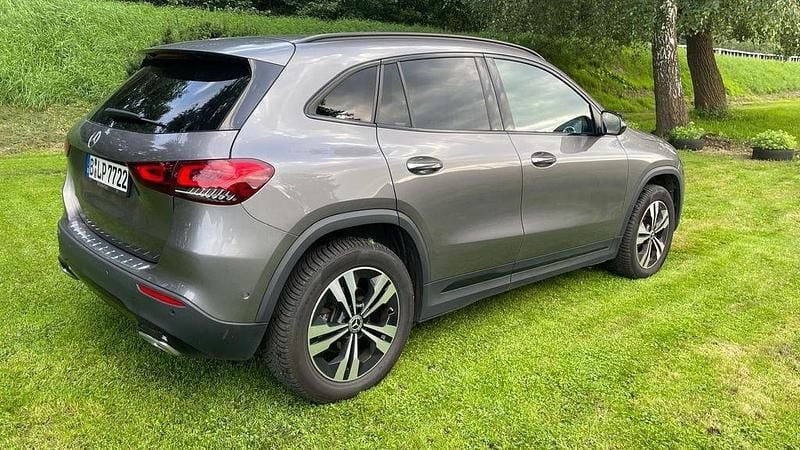 Grau Gebraucht 2021 Mercedes GLA180 SUV | 26.990 € (Superpreis) - Bild 1/4