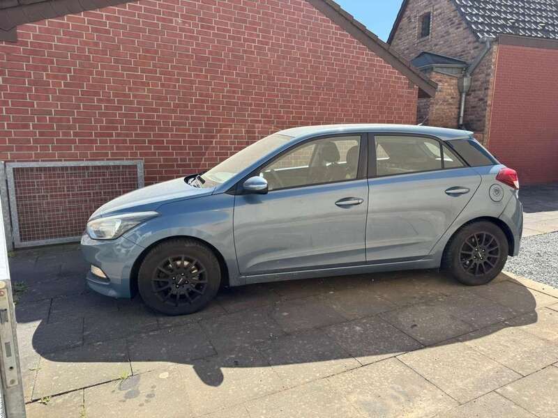 Gebraucht 2016 Hyundai i20 Limousine | 5.000 € - Bild 1/4