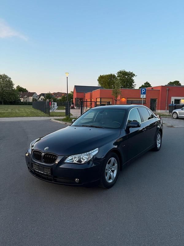 Blau Gebraucht 2004 BMW 520 Limousine | 3.400 € (Fairer Preis) - Bild 1/4
