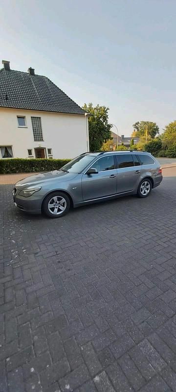 Silber Gebraucht 2010 BMW 520 Kombi | 7.445 € (Fairer Preis) - Bild 1/4