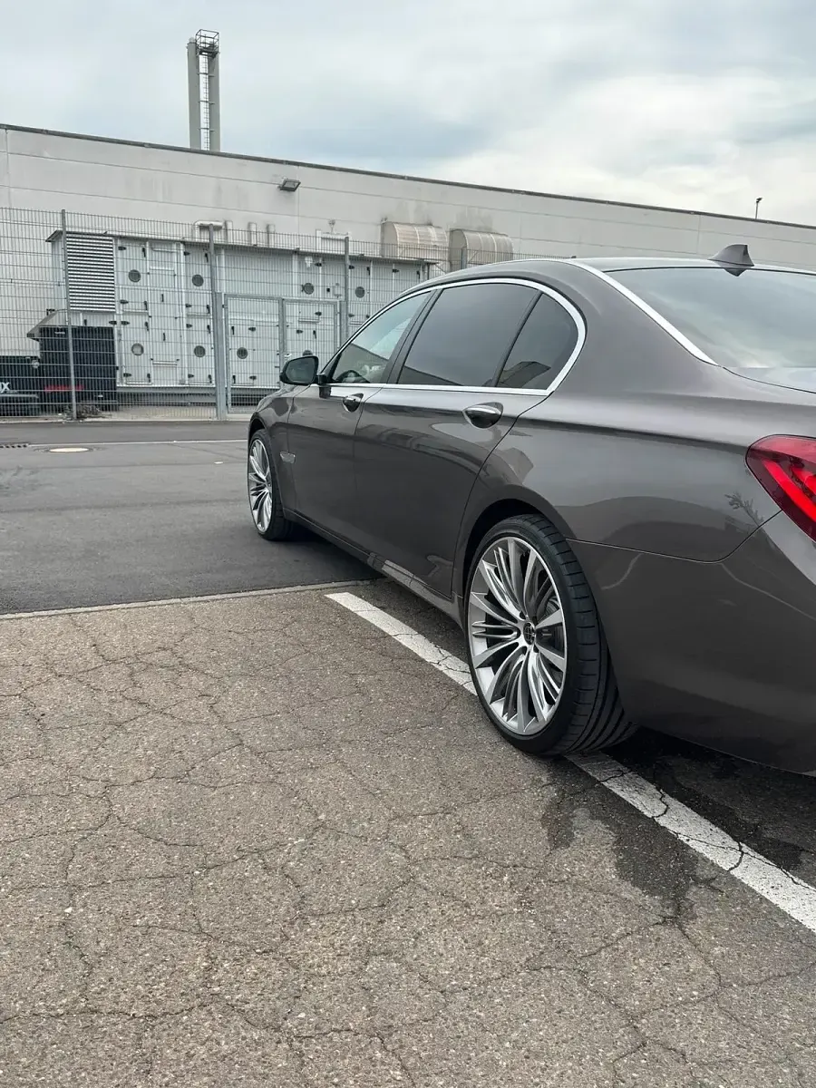 Używany BMW 750L 381 KM (280 kW) 2012 Sedan/Limuzyna