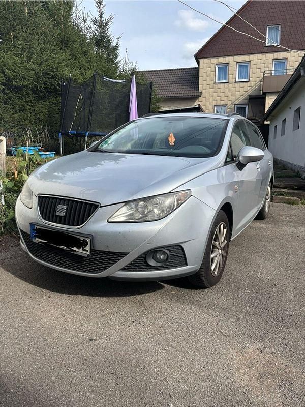 Silber Gebraucht 2010 Seat Ibiza ST Style Kombi | 5.500 € (Etwas zu teuer) - Bild 1/4