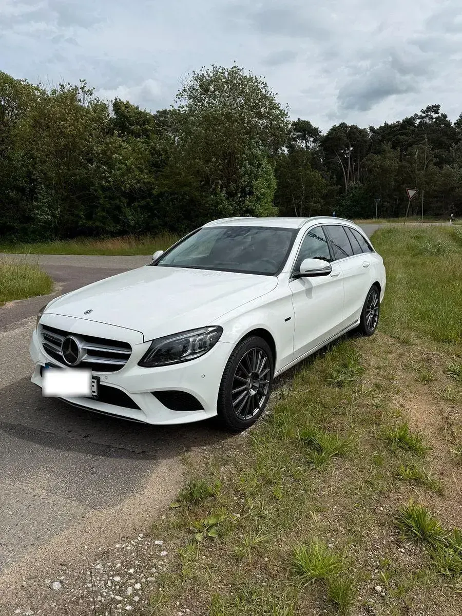 Gebraucht Mercedes C300e Avantgarde 306 PS (225 kW) 2020 Weiß Kombi