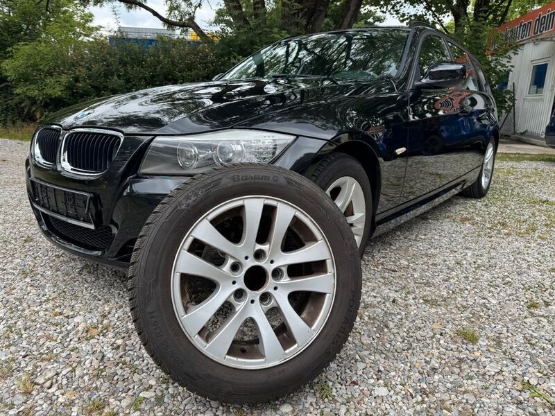 Schwarz Gebraucht 2012 BMW 318 Sport Line Kombi | 8.900 € (Fairer Preis) - Bild 1/4