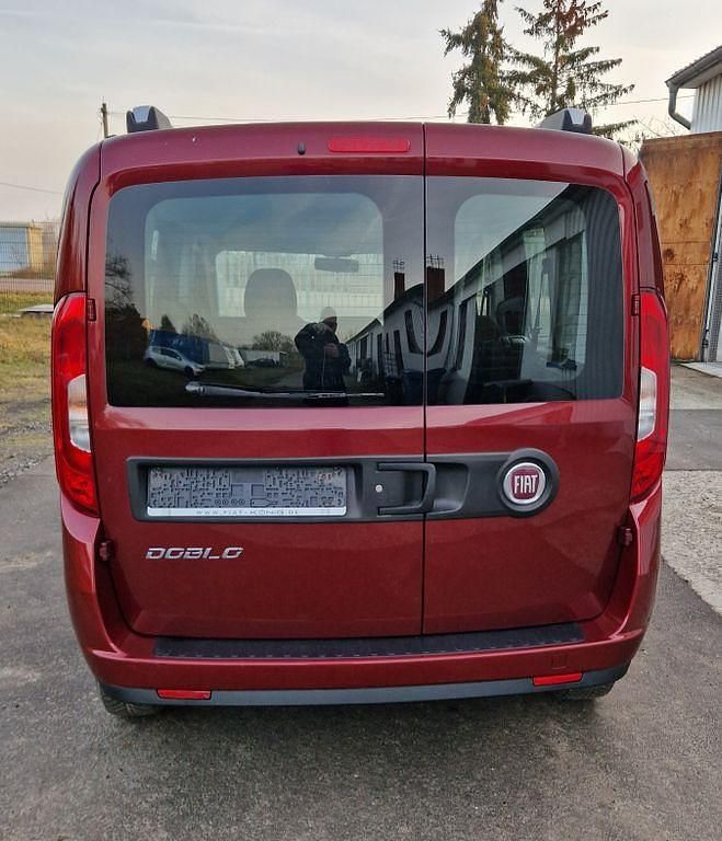 Gebraucht Fiat Doblò 95 PS (69 kW) 2019 Rot Van / Kleinbus