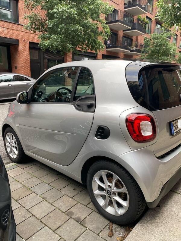 Silber Gebraucht 2016 Smart ForTwo Coupé Passion Kleinwagen | 9.999 € - Bild 1/4