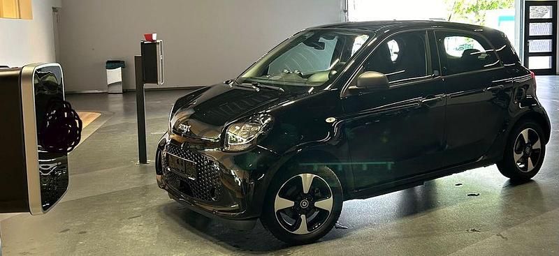 Gebraucht Smart ForFour Electric Drive 60 kW (82 PS) 2022 Schwarz Kleinwagen