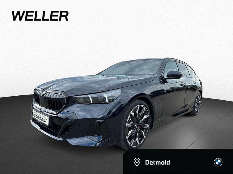 Carbonschwarz (schwarz) Gebraucht 2024 BMW 520 M Sport Kombi | 59.990 € (Etwas zu teuer) - Bild 1/4
