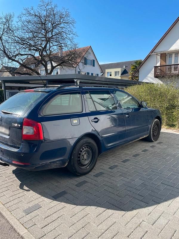 Gebraucht Skoda Octavia 140 PS (102 kW) 2011 Blau Kombi