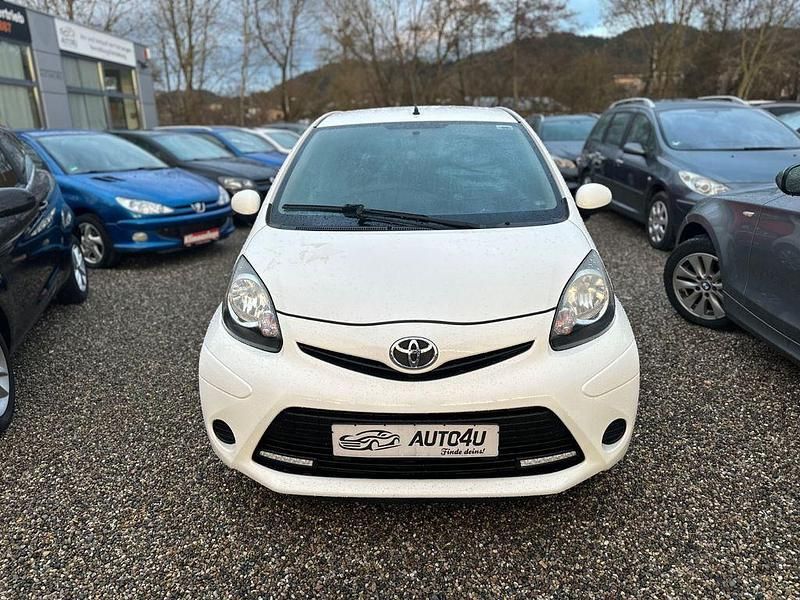 Gebraucht Toyota Aygo Cool 68 PS (50 kW) 2013 Weiß Kleinwagen
