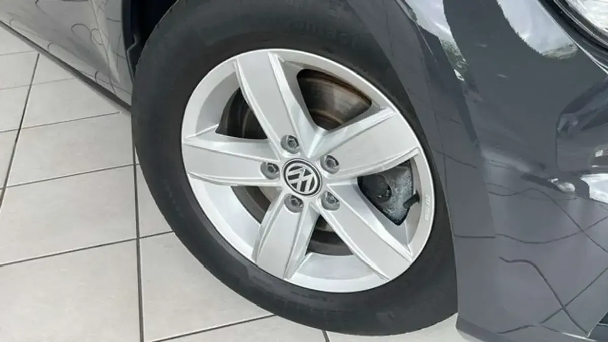 Gebraucht VW Golf VII Trendline 110 PS (80 kW) 2018 Uranograu Limousine