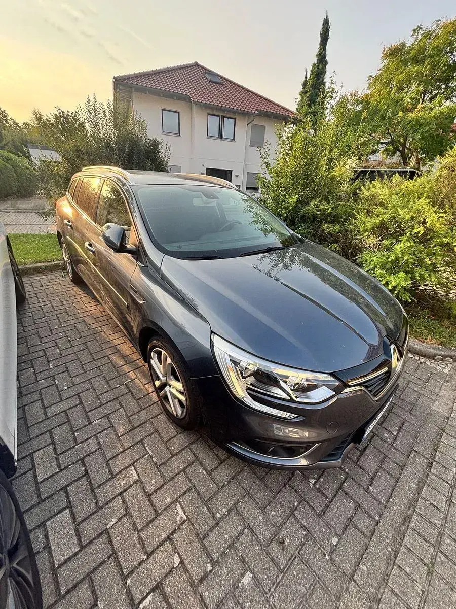 Gebraucht Renault Mégane GrandTour 131 PS (96 kW) 2018 Grau Kombi