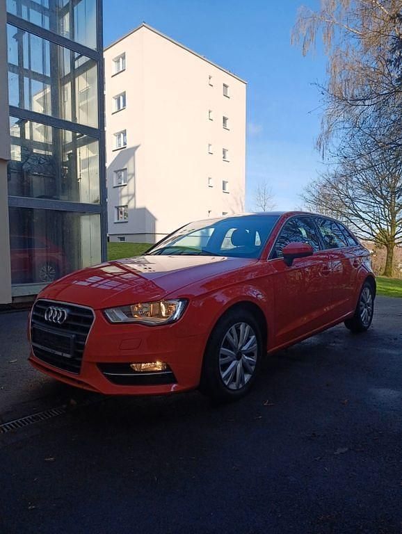 Gebraucht Audi A3 Ambiente 122 PS (89 kW) 2013 Rot Limousine