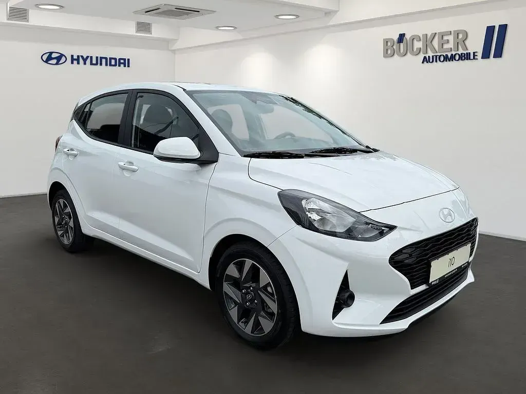 Gebraucht Hyundai i10 Trend 63 PS (46 kW) 2025 Atlas white Kleinwagen