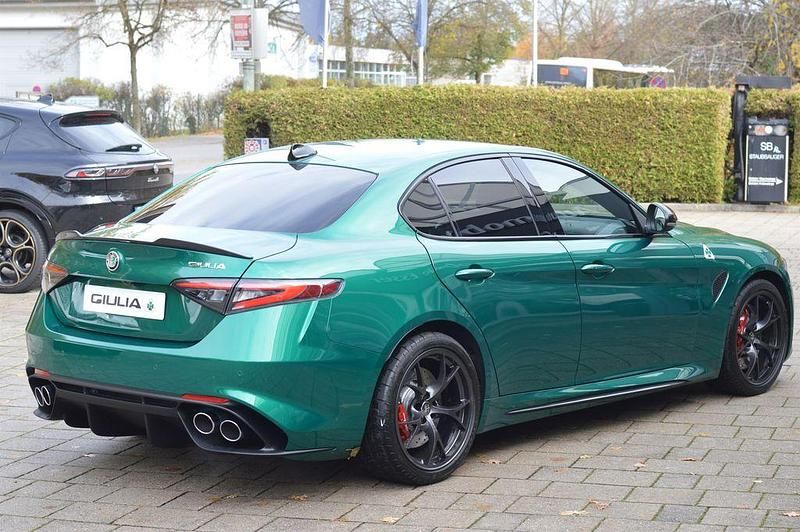 Neu Alfa Romeo Giulia Quadrifoglio 519 PS (381 kW) 2025 Grün Limousine