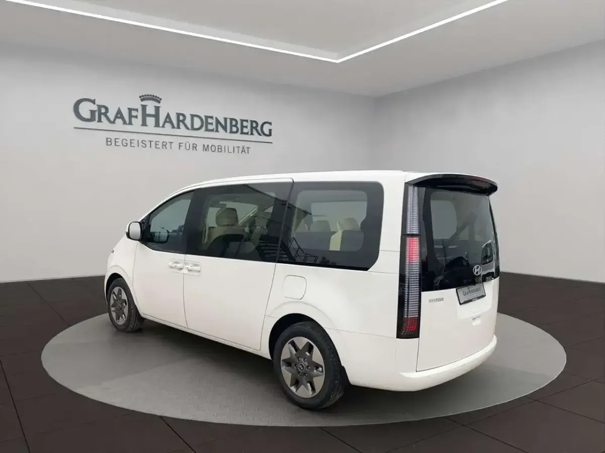 Neu Hyundai Staria Trend 225 PS (165 kW) 2025 Creamy white Van / Kleinbus
