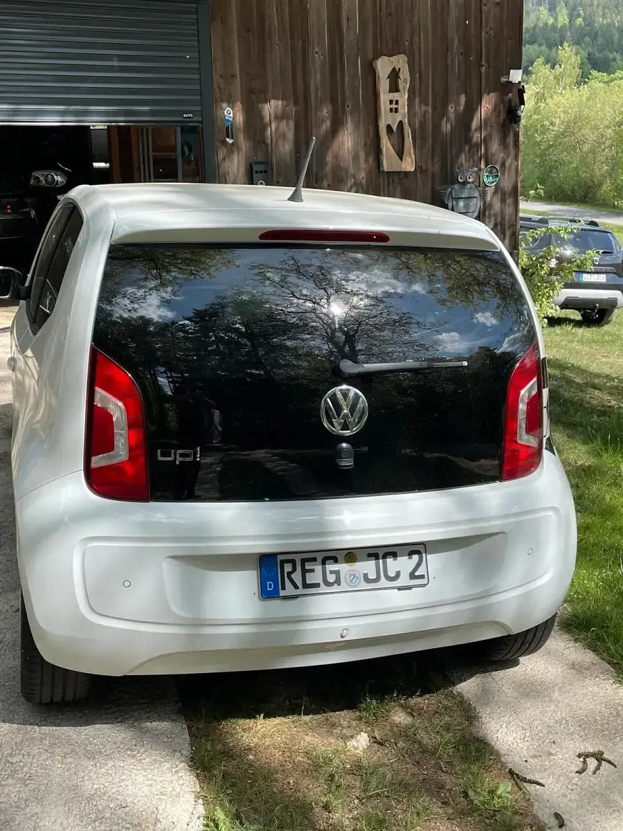 Second-hand VW up! Edition 75 CP (55 kW) 2011 Alb Hatchback