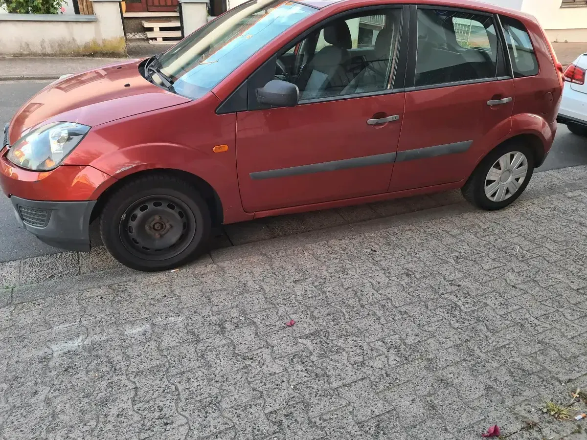 Gebraucht Ford Fiesta 65 PS (47 kW) 2006 Rot Kleinwagen