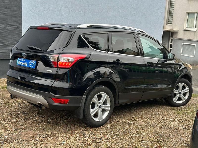 Gebraucht Ford Kuga Titanium 150 PS (110 kW) 2017 Schwarz SUV