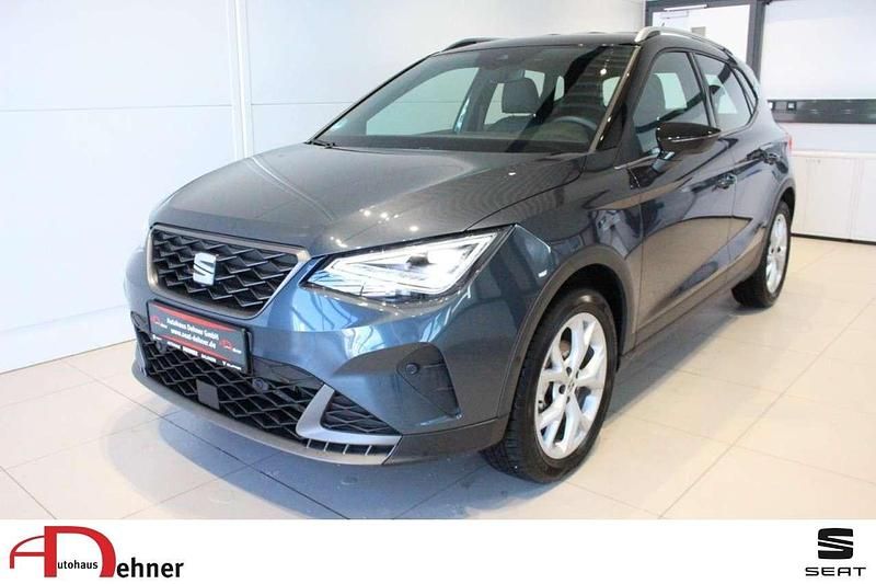 Magnetic grau / midnight schwa Gebraucht 2024 Seat Arona FR SUV | 22.980 € (Fairer Preis) - Bild 1/4