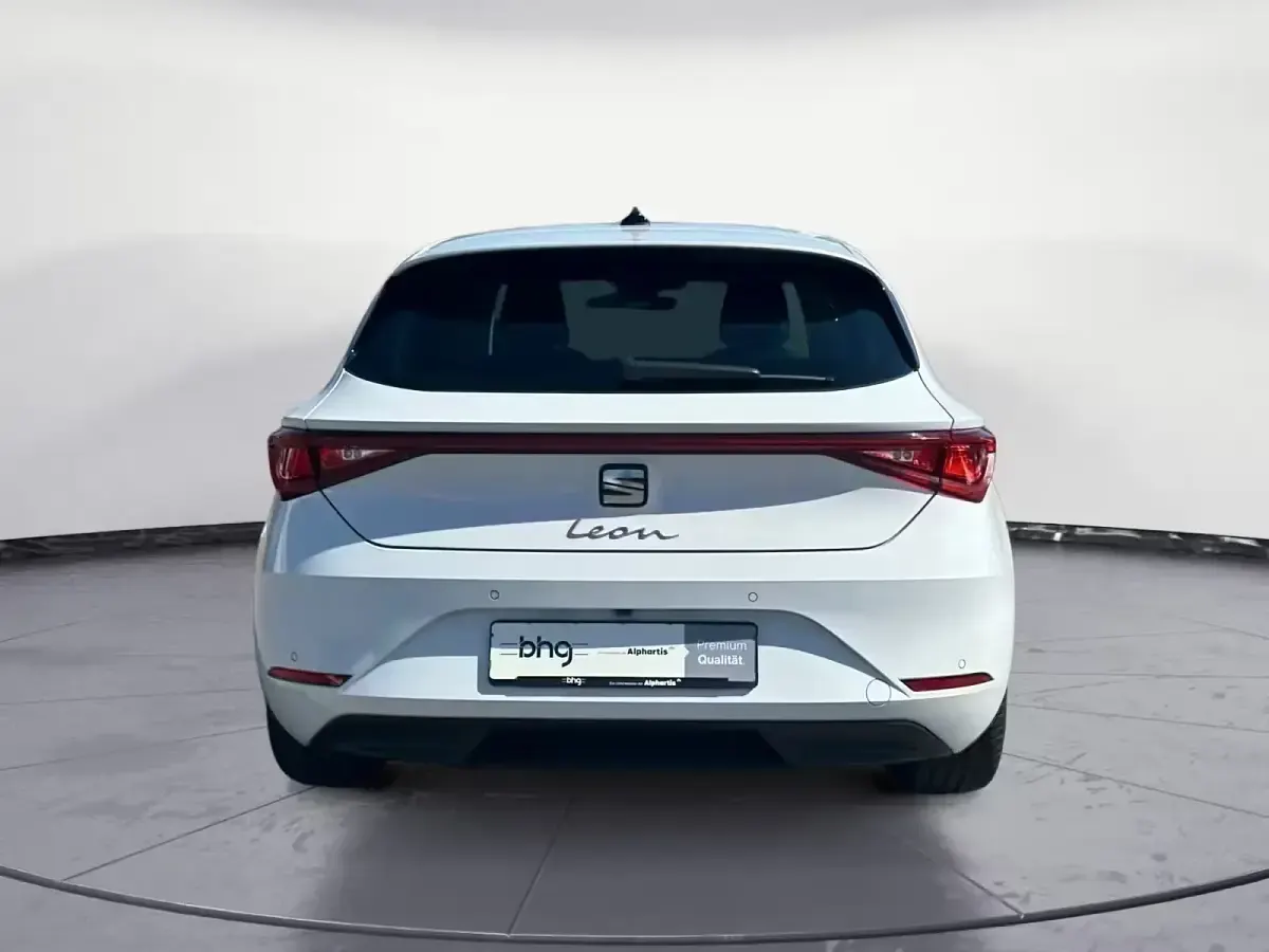 Gebraucht Seat Leon XCELLENCE 150 PS (110 kW) 2022 Nevada weiß metallic Limousine