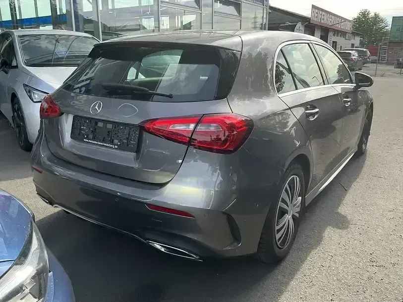 Gebraucht Mercedes A200 AMG line 150 PS (110 kW) 2021 Grau Limousine