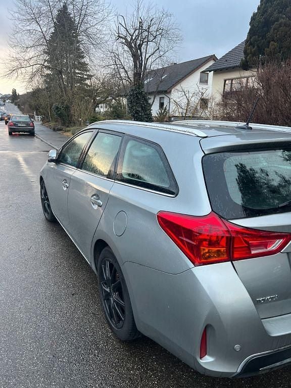 Gebraucht Toyota Auris Executive 124 PS (91 kW) 2015 Silber Limousine